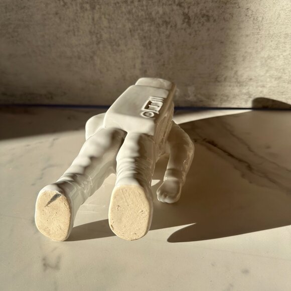 Astronaut Spaceman Ceramic Vase - Picture 4 of 8